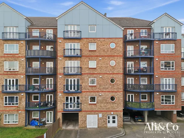 Anchor Court, Grays, Essex, RM17 6QN, photo 1