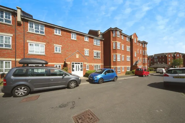 Watling Gardens, DUNSTABLE, photo 1