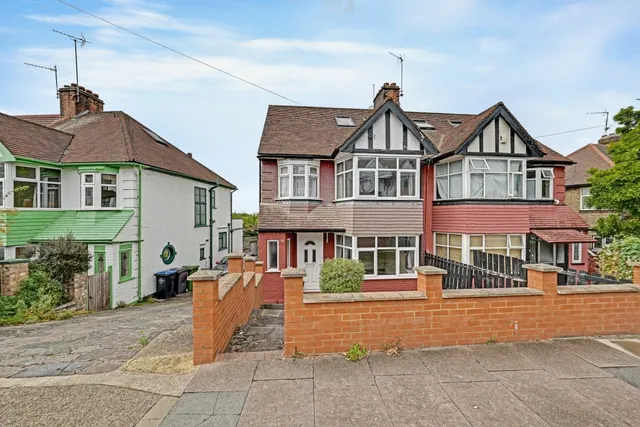 Tanfield Avenue, London, NW2, photo 1