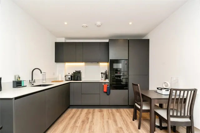 Farrier Place, Kingston Upon Thames, KT2, photo 2