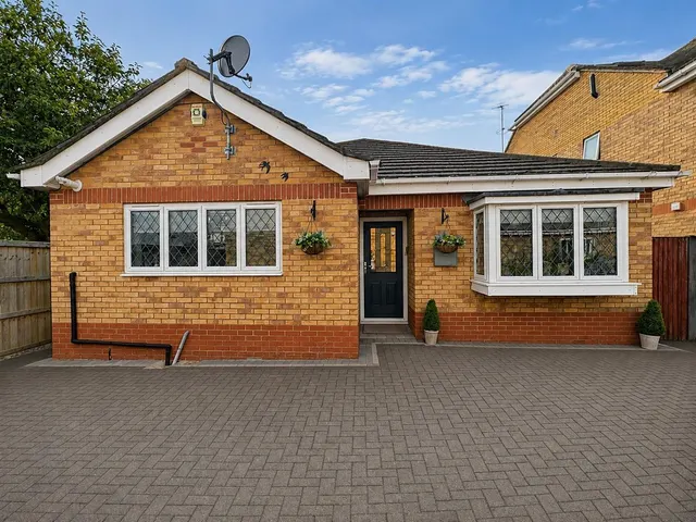Heracles Close, St. Albans, AL2, photo 1