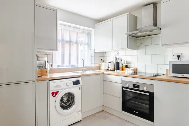 Blackmoor Court, Leeds, LS17, photo 1
