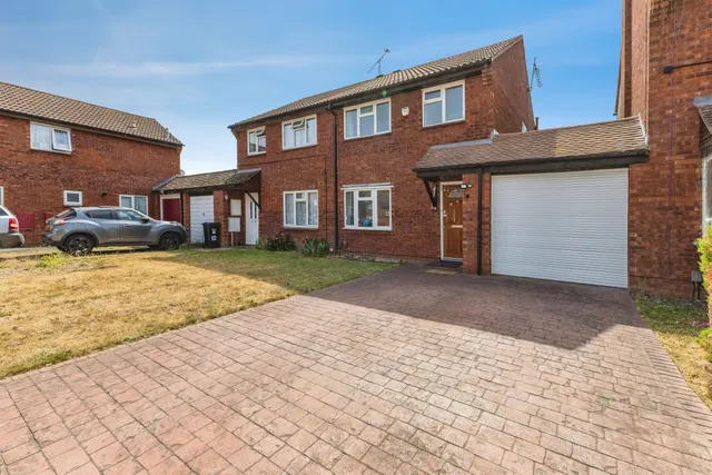 Easington Drive, Lower Earley, READING, photo 1