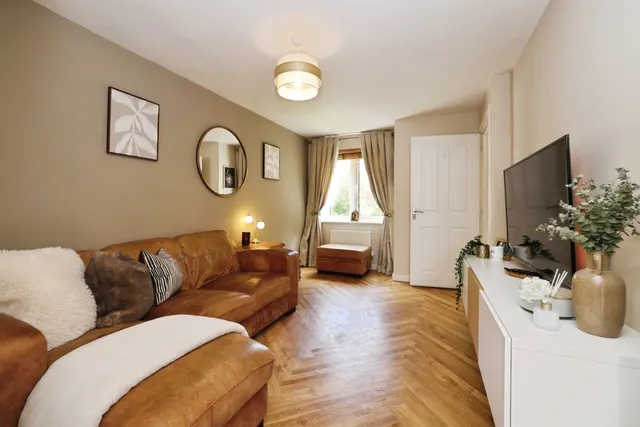 Tyddyman Close, Chippenham, SN15, photo 3
