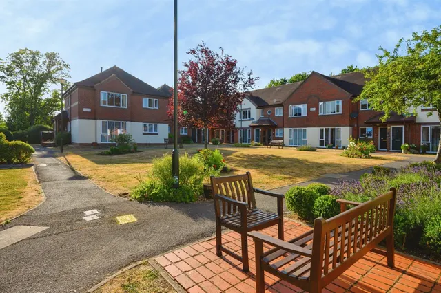 Northwood Square, Fareham, photo 1