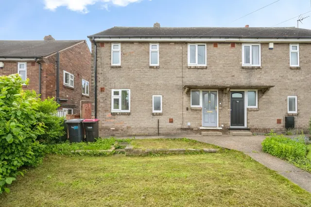 3 bedroom house — Shakespeare Road, Wath-Upon-Dearne, Rotherham