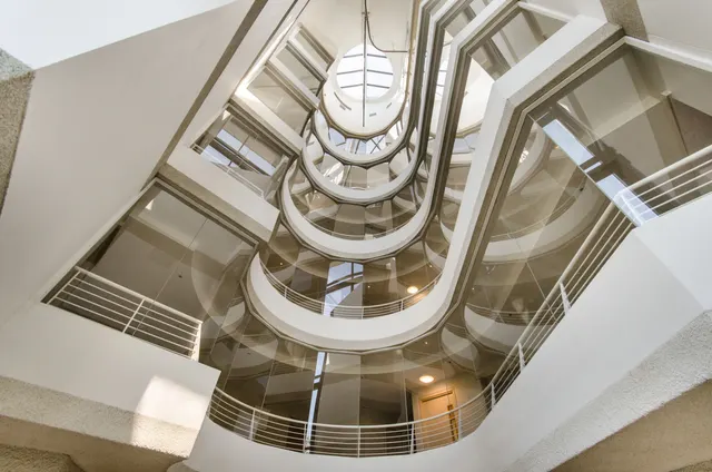 18 Swallow Court, Admiral Walk, London, photo 1