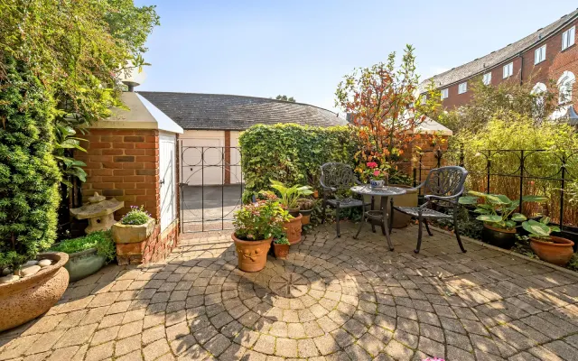 Photo 2 — Duckmill Crescent, Bedford