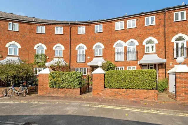 Duckmill Crescent, Bedford, photo 1
