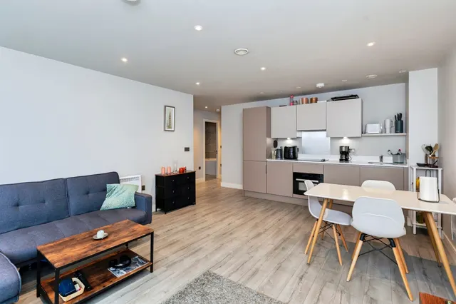 Petersfield Avenue, Slough, SL2, photo 2
