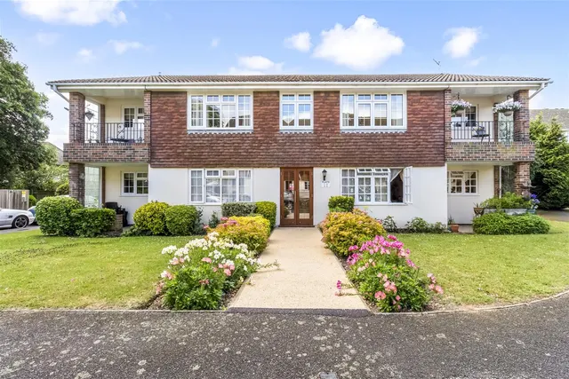 Lamorna Grove, Worthing, photo 1