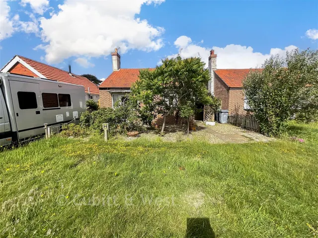 Sea Front Estate, Hayling Island, PO11, photo 1