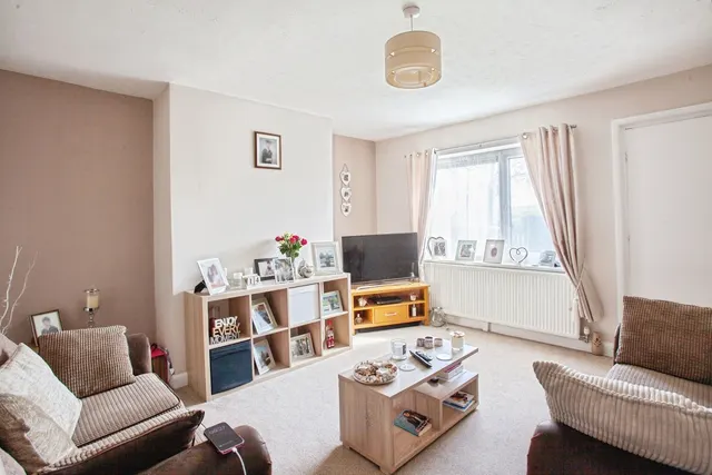 Photo 2 — Steven Crescent, Chapeltown, Sheffield, S35