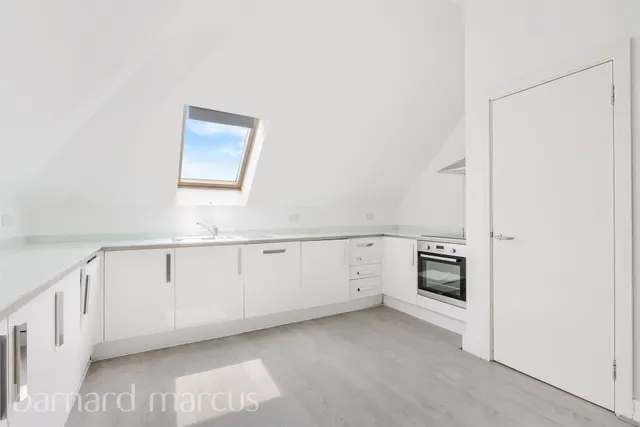 Ruxley Lane, Epsom, KT19, photo 2