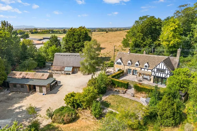 Woolstone, Cheltenham, GL52, photo 1