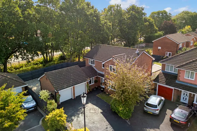 Dorchester Park, Runcorn, WA7 1QB, photo 1