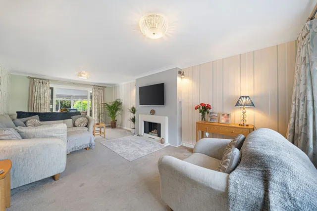 Photo 3 — Dorchester Park, Runcorn, WA7 1QB