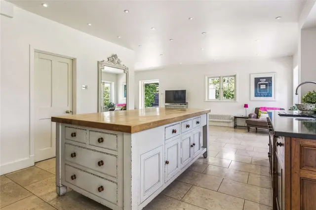 Templewood Lane, Farnham Common, SL2, photo 2