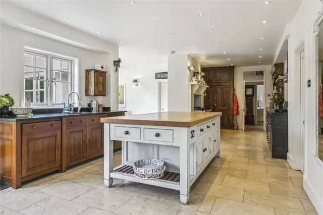 Templewood Lane, Farnham Common, SL2, photo 3