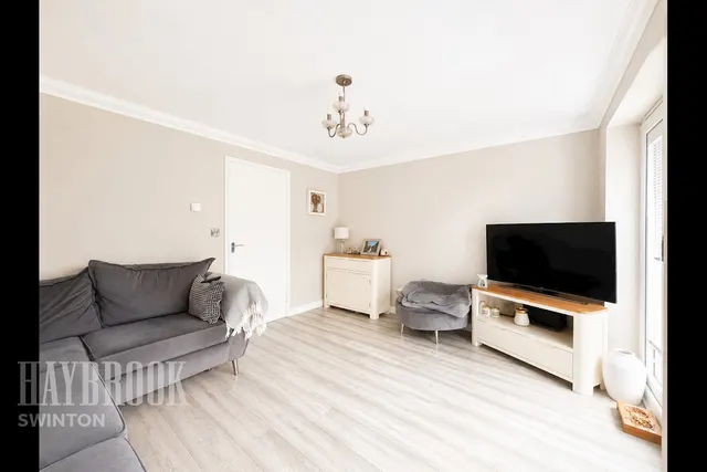 Smithy Croft, Bolton Upon Dearne, photo 3