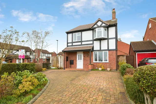 Clipstone Gardens, Oakwood, Derby, photo 1
