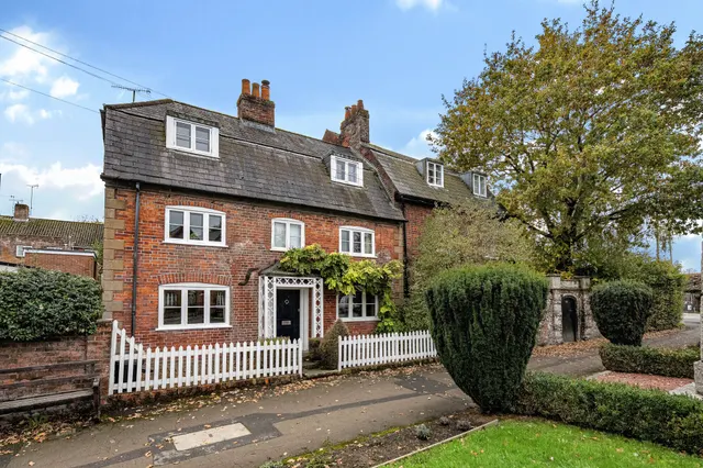 London Road, Marlborough, SN8, photo 1