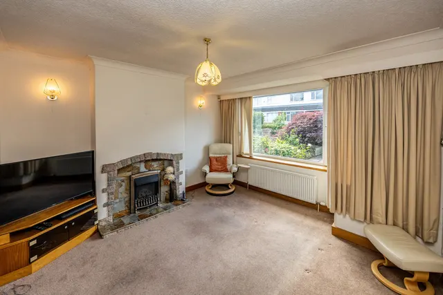 Oaklands Drive, Huddersfield, photo 3
