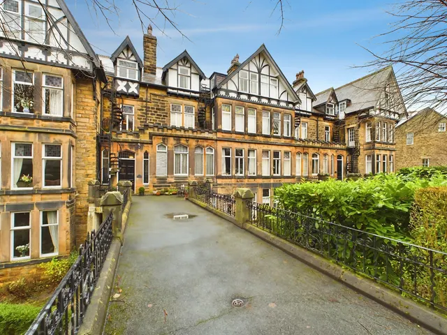 Clarence Drive, Harrogate, HG1, photo 1