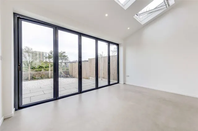 Pittville Gardens, London, SE25, photo 2