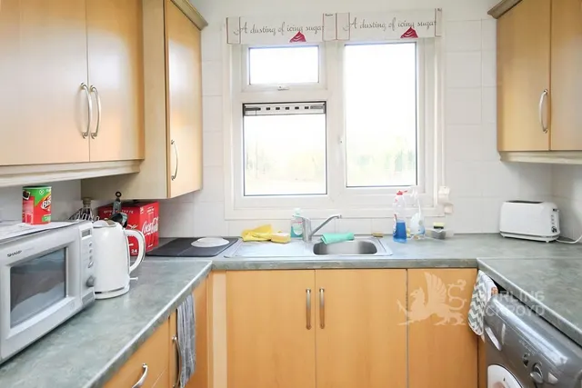 Park Barn Drive, Guildford, GU2, photo 1