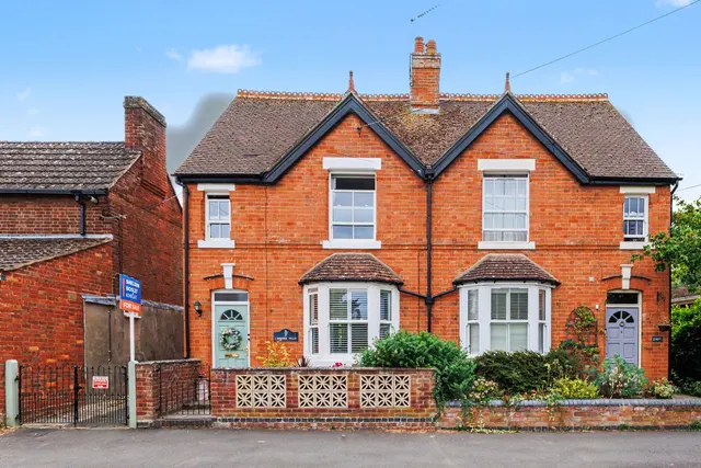 Farm Street, Fladbury, WR10, photo 1