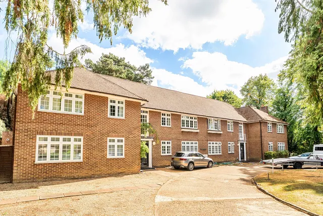 Westfield Park, Pinner, HA5, photo 1