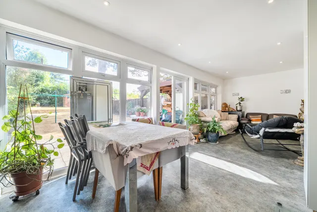 Westfield Park, Pinner, HA5, photo 2