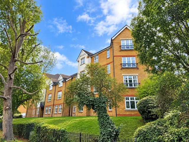 Greenhaven Drive, London, SE28, photo 1