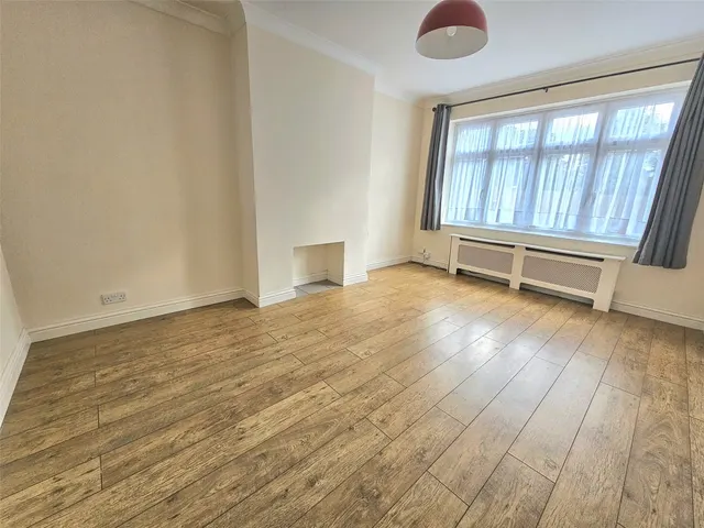 Photo 2 — Kings Grove, Romford, RM1