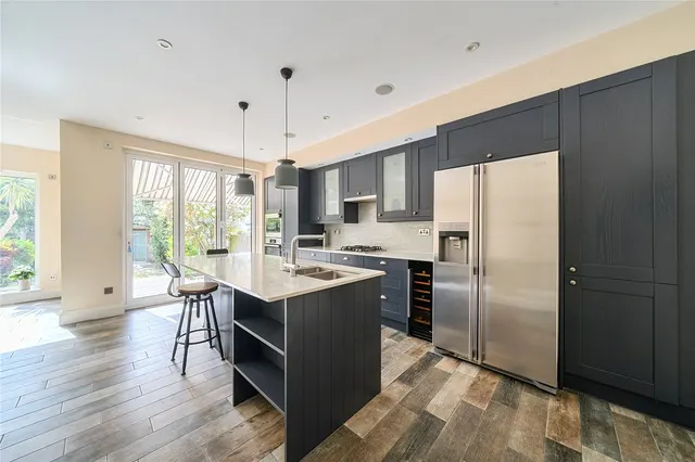 Curzon Road, Ealing, W5, photo 2