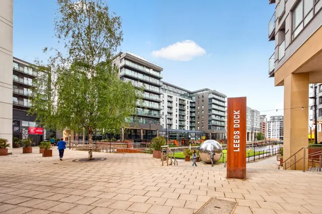 La Salle, Clarence Docks, Chadwick Street, Leeds, photo 1