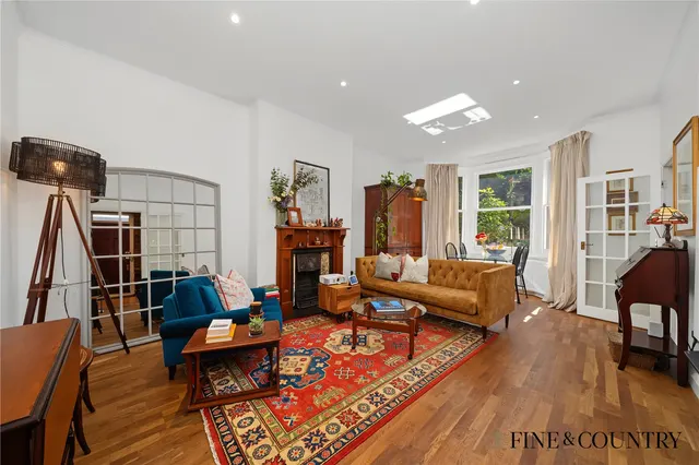 Brondesbury Road, London, photo 1