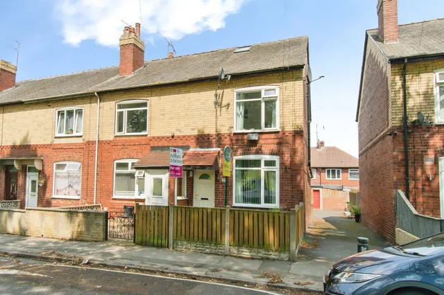 Haw Hill View, Normanton, WF6, photo 1