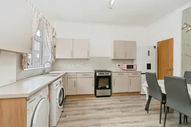 Haw Hill View, Normanton, WF6, photo 2