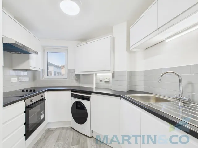 Photo 3 — Merton Court, Brighton Marina, Brighton
