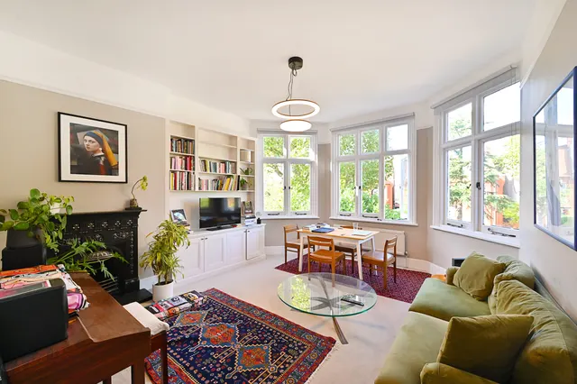 Mapesbury Road, London, NW2, photo 2