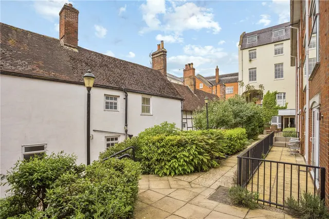 High Street, Marlborough, SN8, photo 3