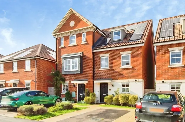 Slade Green Road, DA8, photo 1