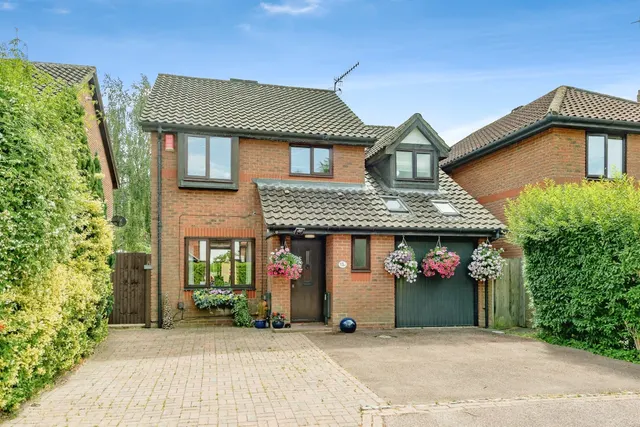 Twyner Close, Horley, RH6, photo 1