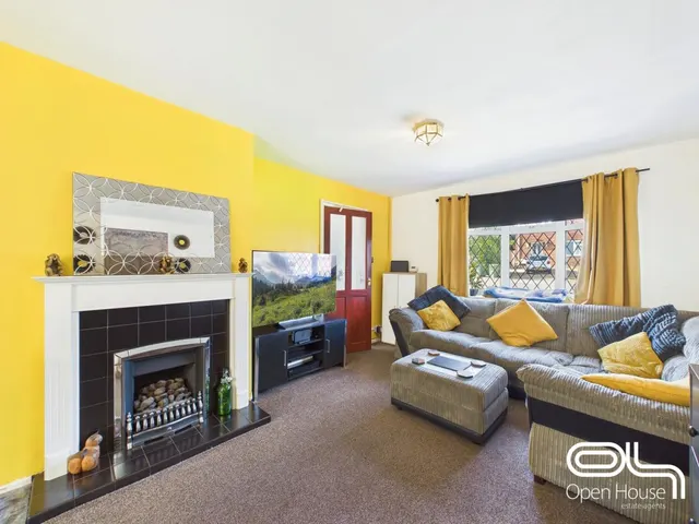 Clarion Way, Cannock, WS11, photo 2