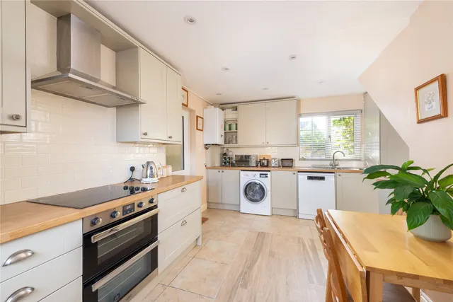 High Street, Potterspury, NN12, photo 3