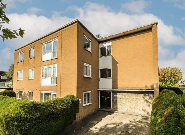 Finchley Road, Golders Green, NW11, photo 1