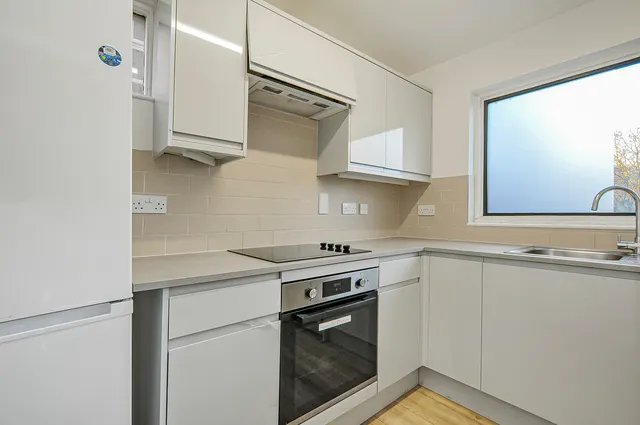 Photo 2 — Apartment for sale in Colley House, Whitehall Road, UB8