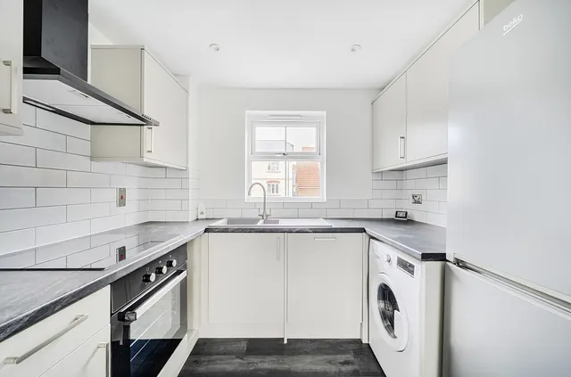 Photo 3 — Pulborough, RH20 1FJ